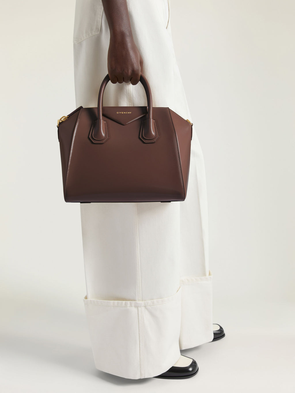 GIVENCHY Small Antigona bag in Box leather