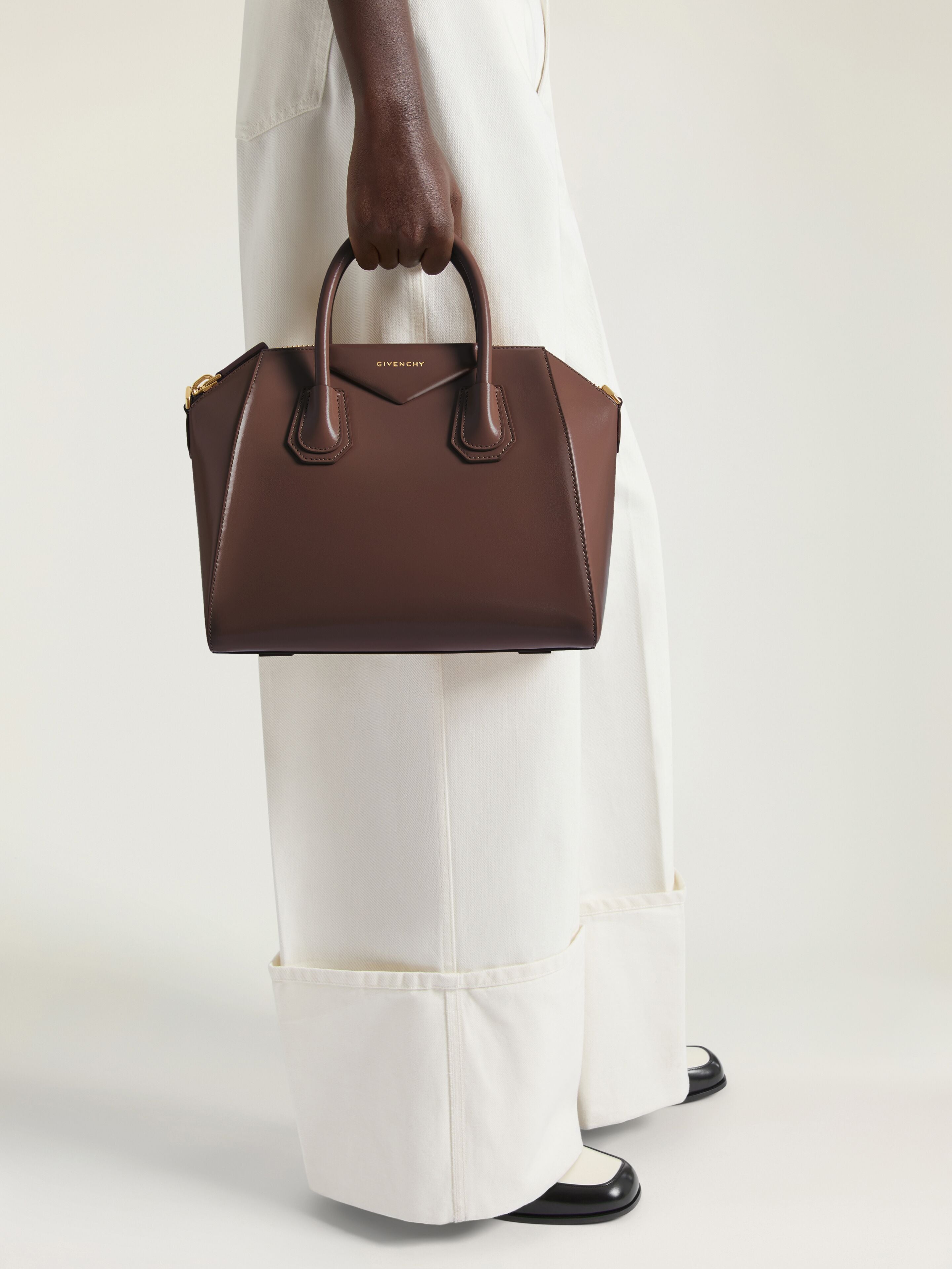 GIVENCHY Small Antigona bag in Box leather